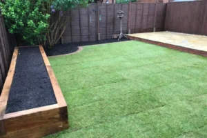 Laying-Artificial-Grass-04 Laying-Artificial-Grass-04